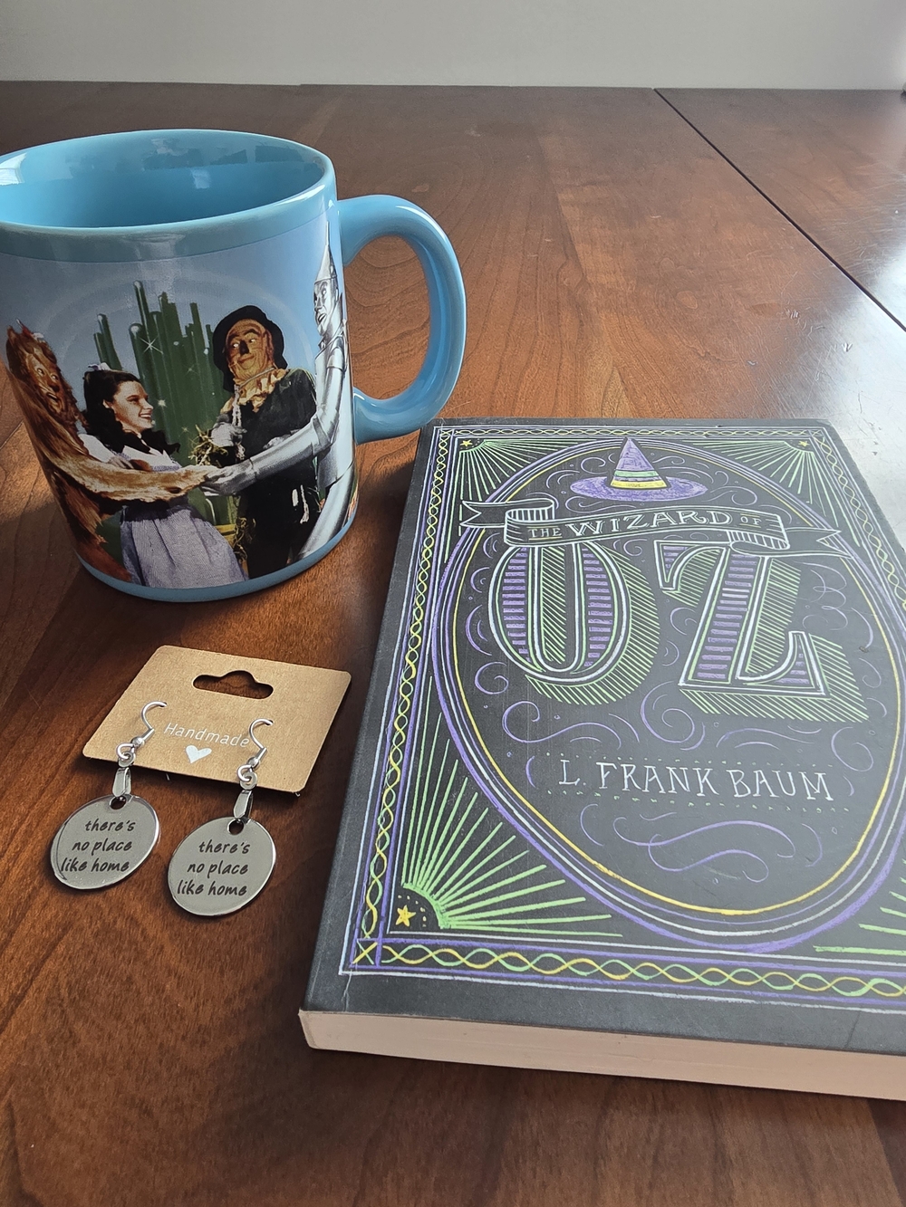 The Wizard of Oz Bunlde with the Book, There's No Place Like Home Earrings & Mug